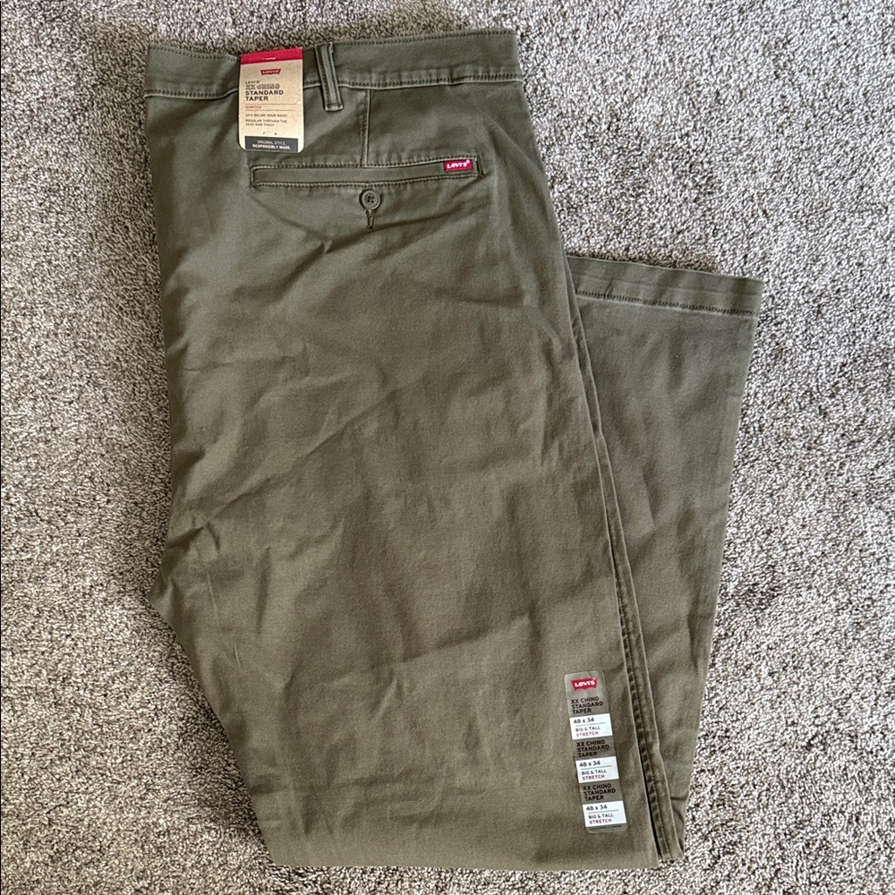 Levi's Men's Khaki Green Chinos